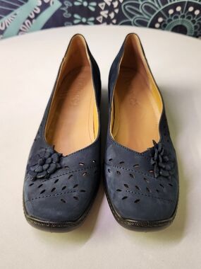 ⭐ NWOT Hotter Comfort Concept Blue Suede Leather Flats, Size 9.5